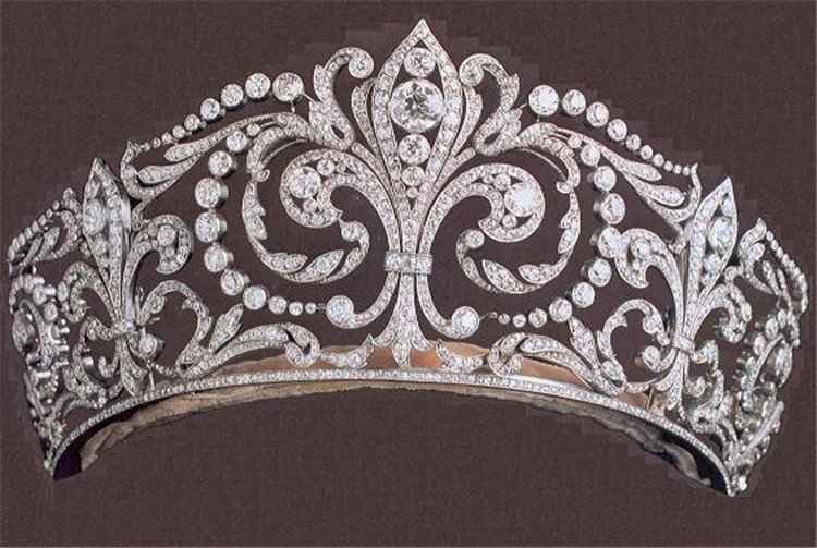 Hk社长说珠宝 西班牙王室最贵的六顶王冠