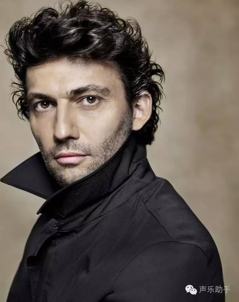 考夫曼(jonas kaufmann)著名男高音歌唱家,出生于慕尼黑,他曾与安吉拉