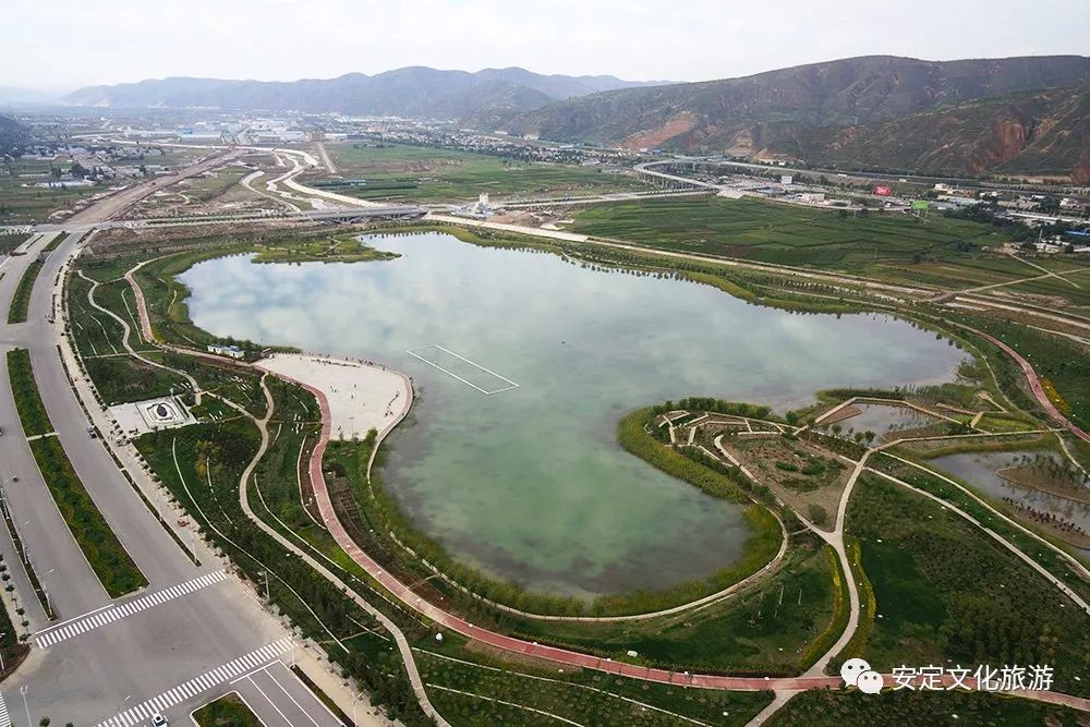 定西,通称陇中,地处西秦岭余脉和黄土高原结合部,是甘肃省会兰州市的