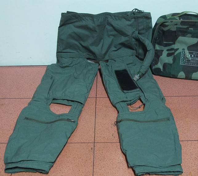 飛行員把開襠褲穿上了飛機詳解空軍抗荷飛行服的發展