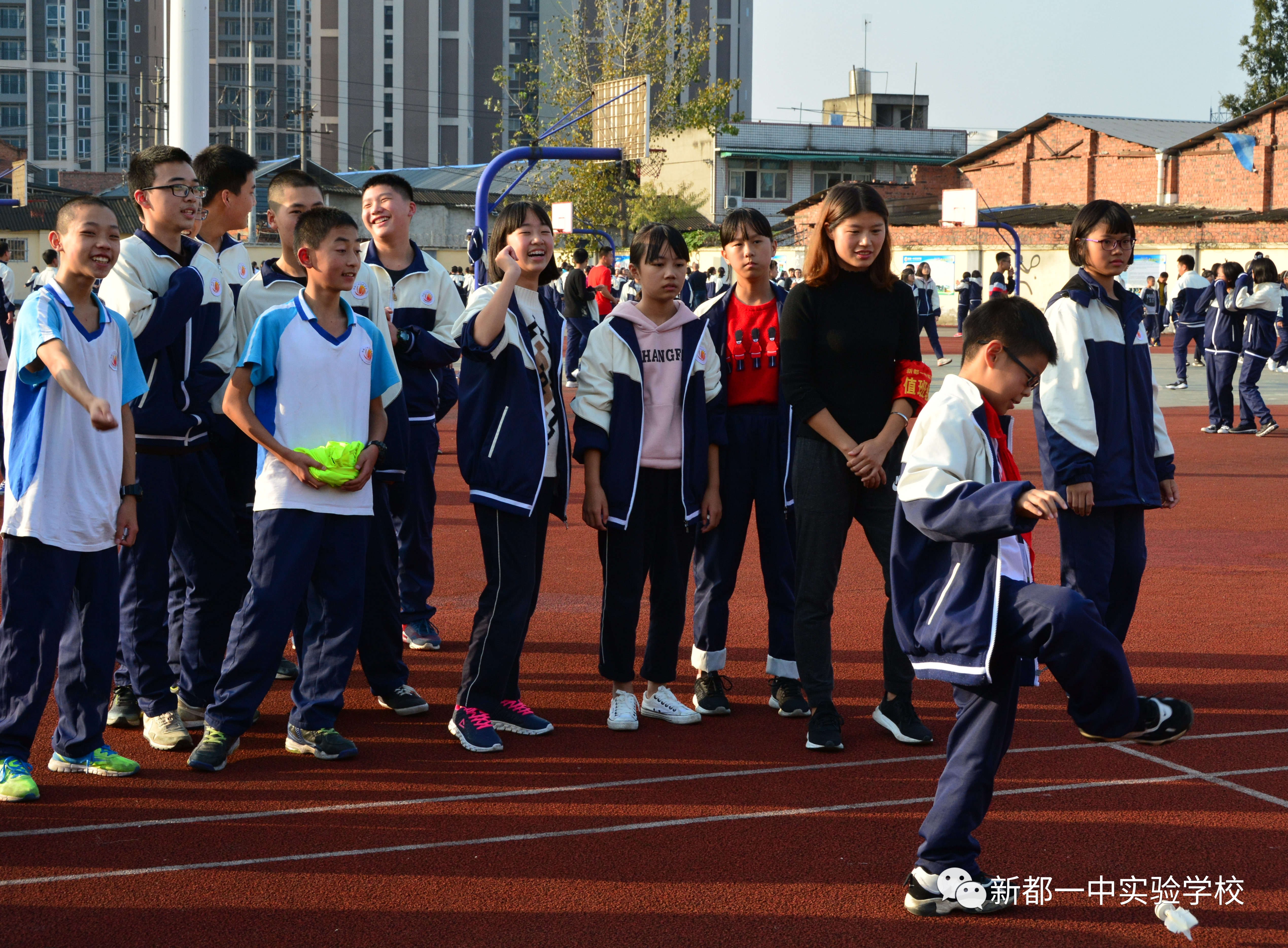 新都一中实验学校校服图片