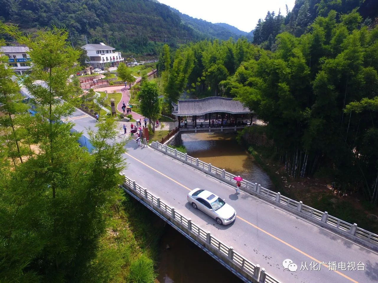 蓮麻村地處丘陵山崗地帶,蓮麻村委會充分利用本地生態優美的優勢發展