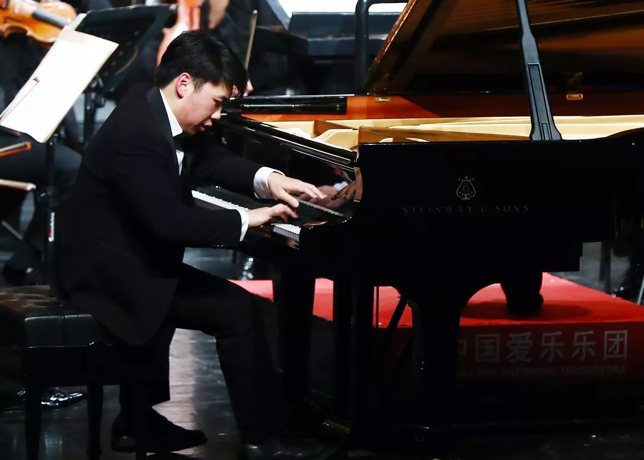 中国爱乐乐团钢琴手图片