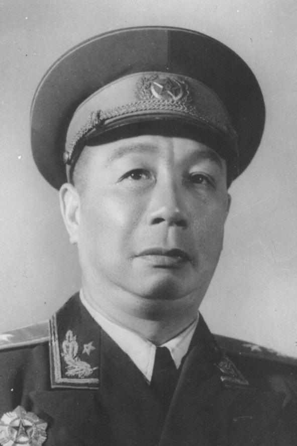 陈士榘将军陈士榘,出生于1909年4月14日,湖北武昌人.