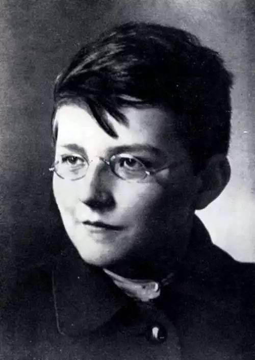 肖斯塔科维奇年轻图片