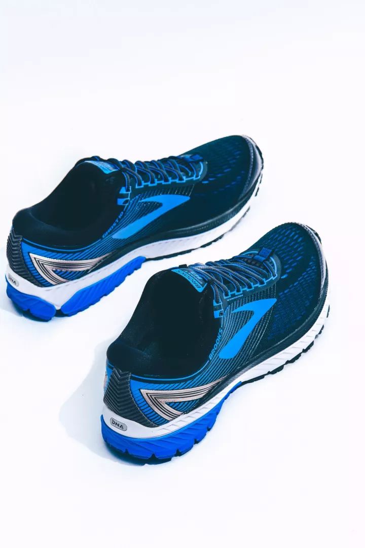 時尚 正文 世界四大跑鞋品牌之一的 brooks 終於在 2017 年正式進入