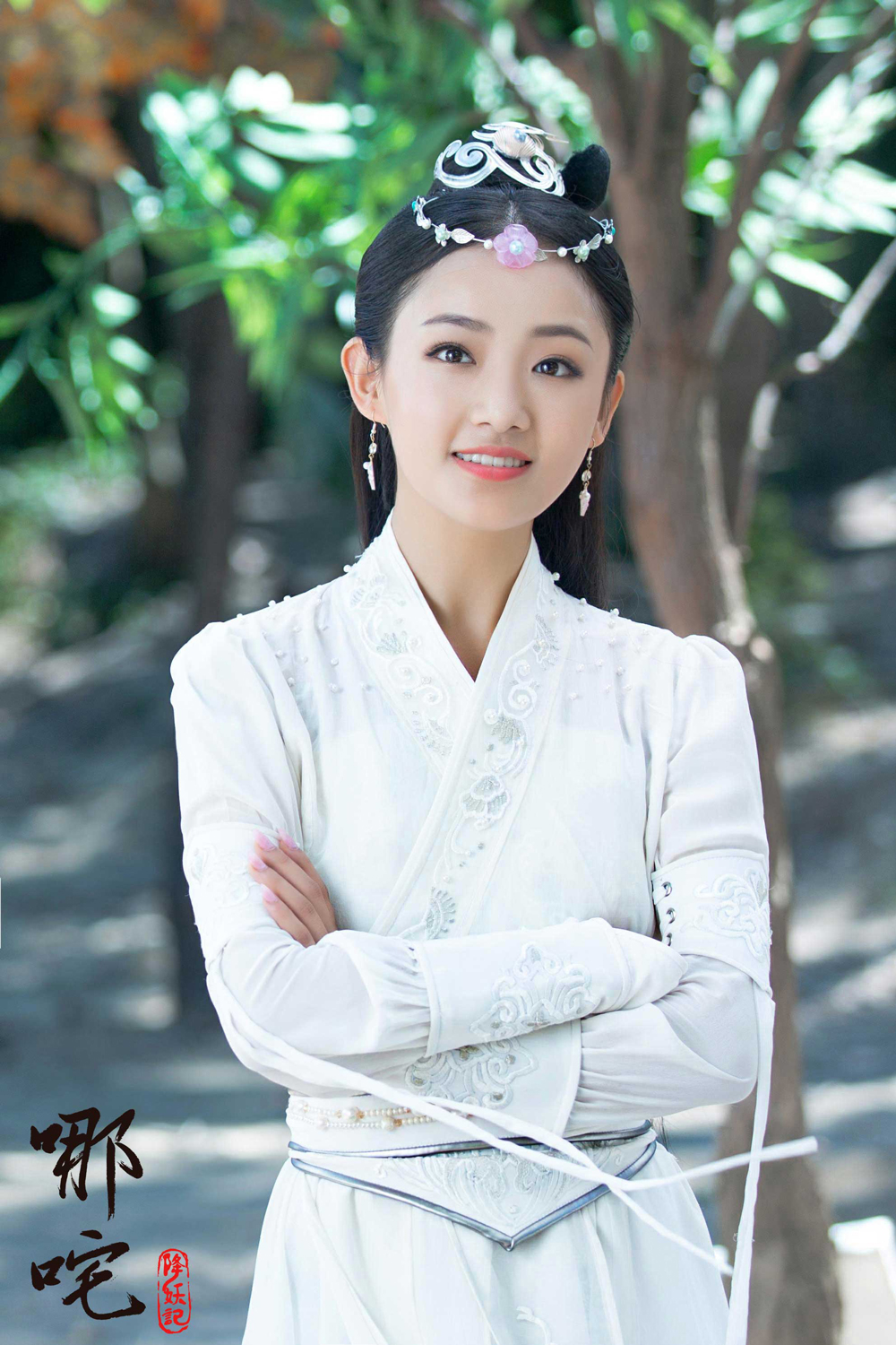中饰演东海公主小龙女,从之前曝光的几版剧照中可以看出,吴佳怡姣好的