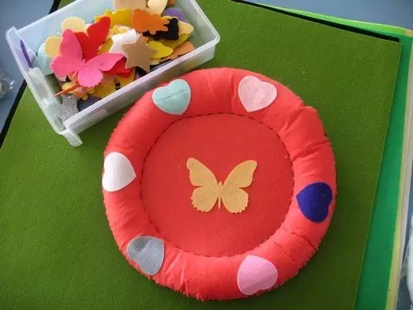 幼儿园亲子手工飞碟的玩法及制作方法图解