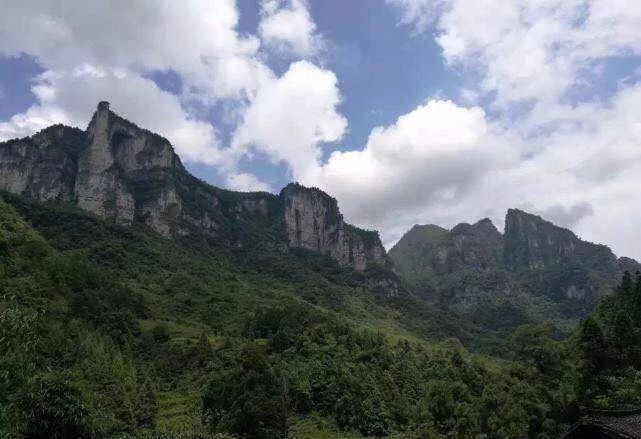 务川特殊的地理环境,铸造了很多天然的美丽风景"砸口岩"以其独特的