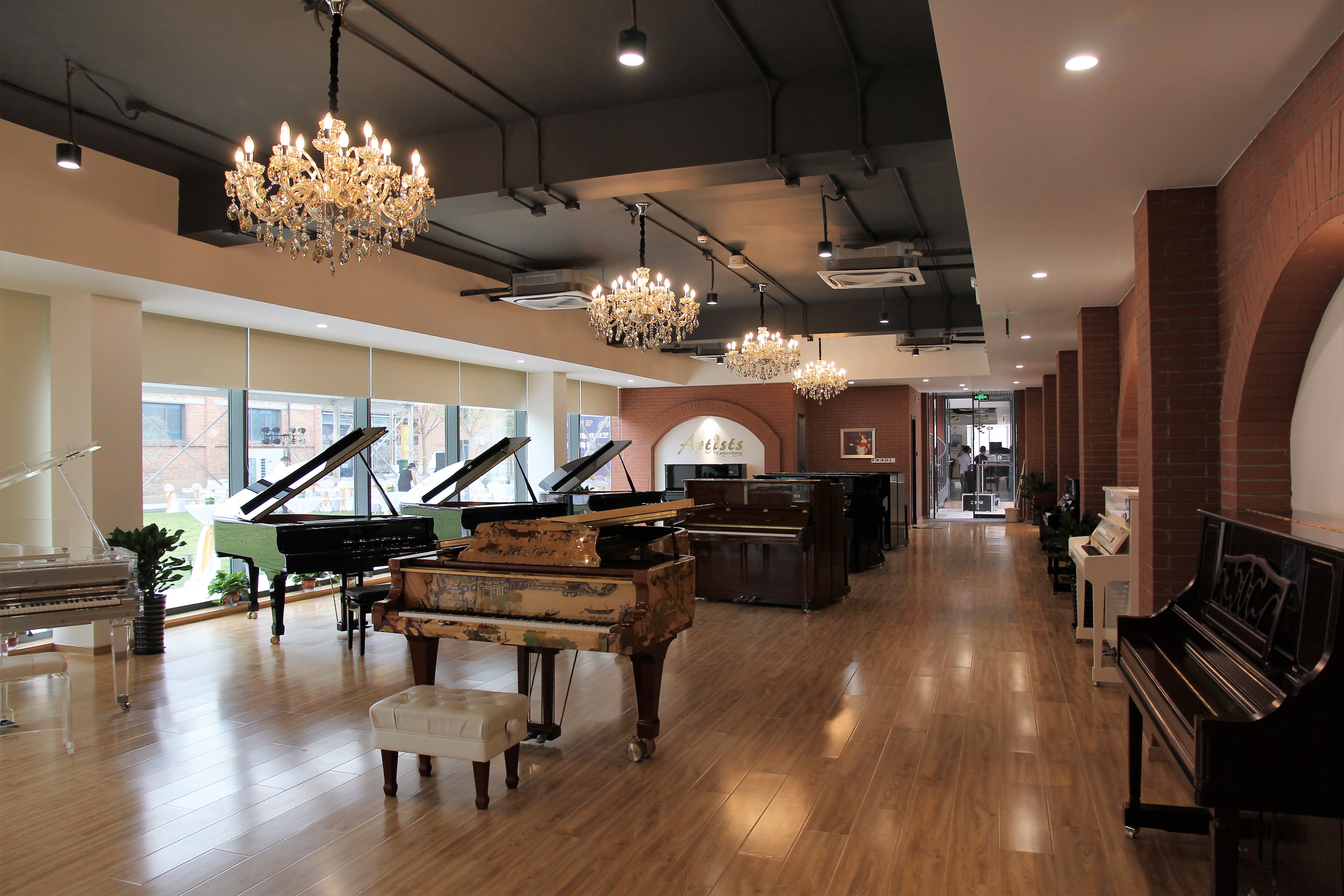 珠江钢琴艺术中心已经在 广州,济南,北京,福州,佛山地区设立分店 未来