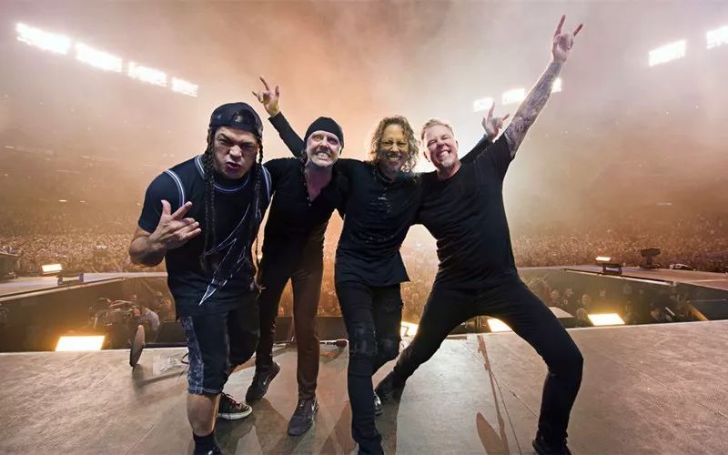 截至2016年,金属乐队共发行10张录音室专辑,4张现场专辑,5张迷你专辑