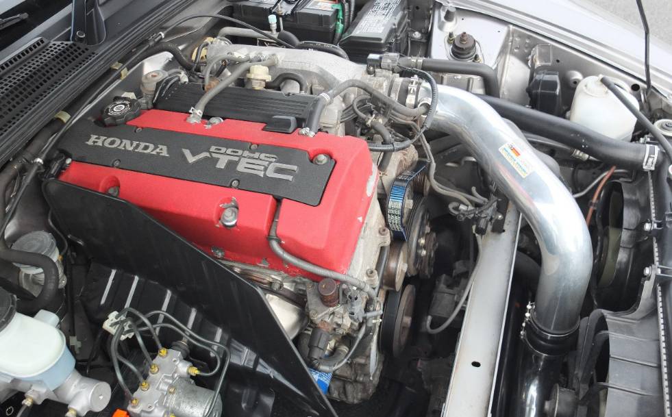 0升四缸自然吸气发动机,f20c属于本田红顶发动机系列中的一员,红区线