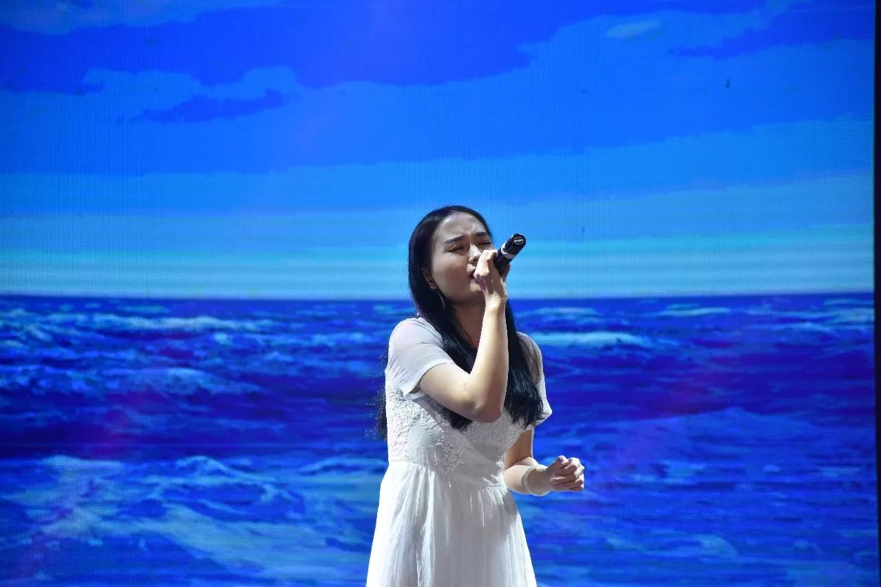 香港歌手陈雅雯图片