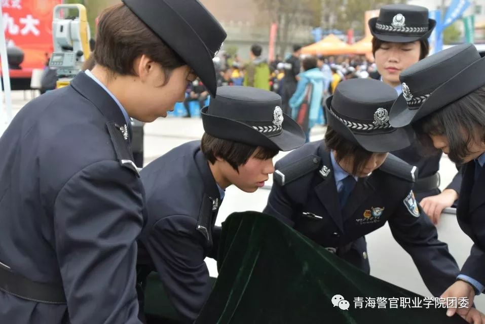 愿头顶国徽,身着警服的你们,用柔美和执着谱写别样的美丽!