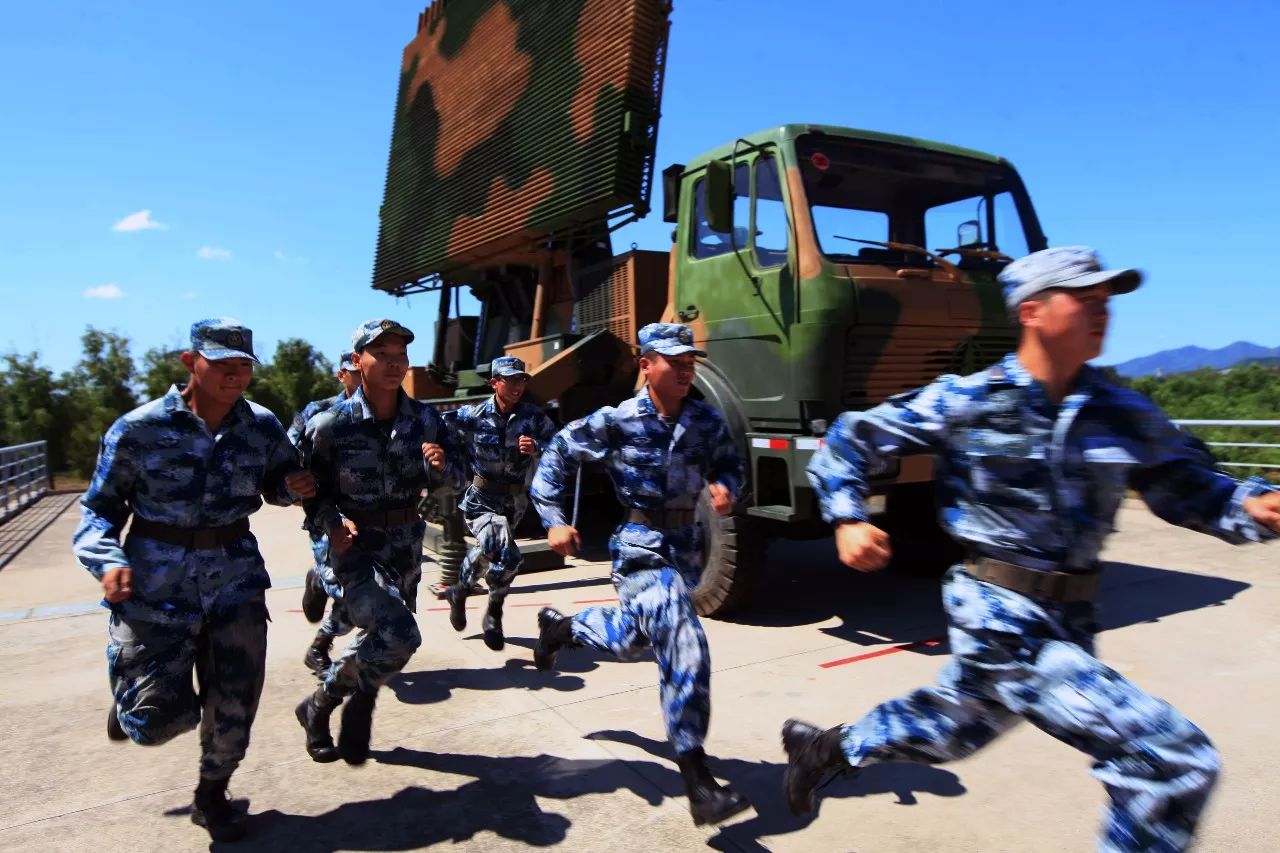 中國空軍建軍68年:導彈射得更遠打得更高瞄得更準