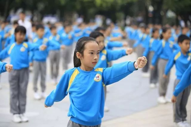 大良实验小学校服图片