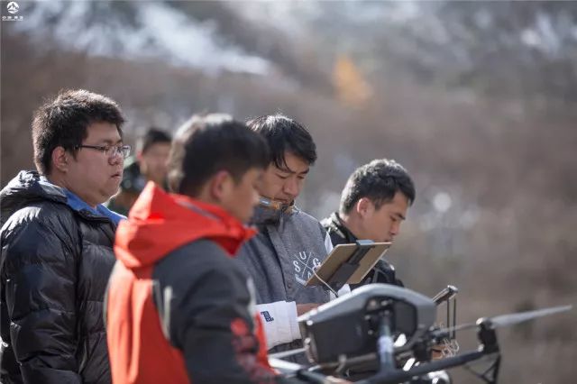 航拍中国摄制组在黄龙风景区取景拍摄