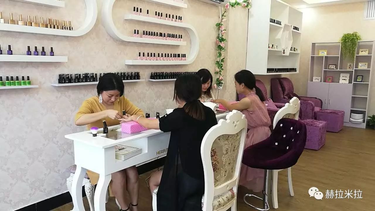 美甲店顾客到店体验其实消费的是什么