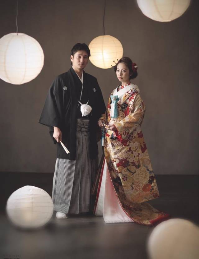 一边旅行一路拍摄一套美美哒日式婚纱照而日式和服婚礼照更是成为近几