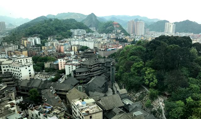鸟瞰贵州省四大主要中心城市之一,有黔桂锁钥之称的兴义市