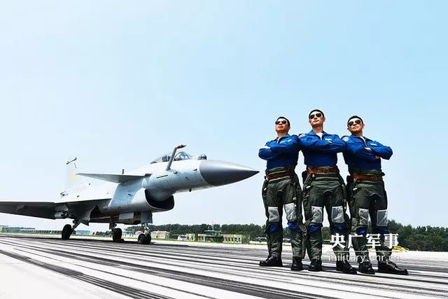 【top】2018年空軍招飛簡章發佈!大學生飛行學員入校即享軍官待遇