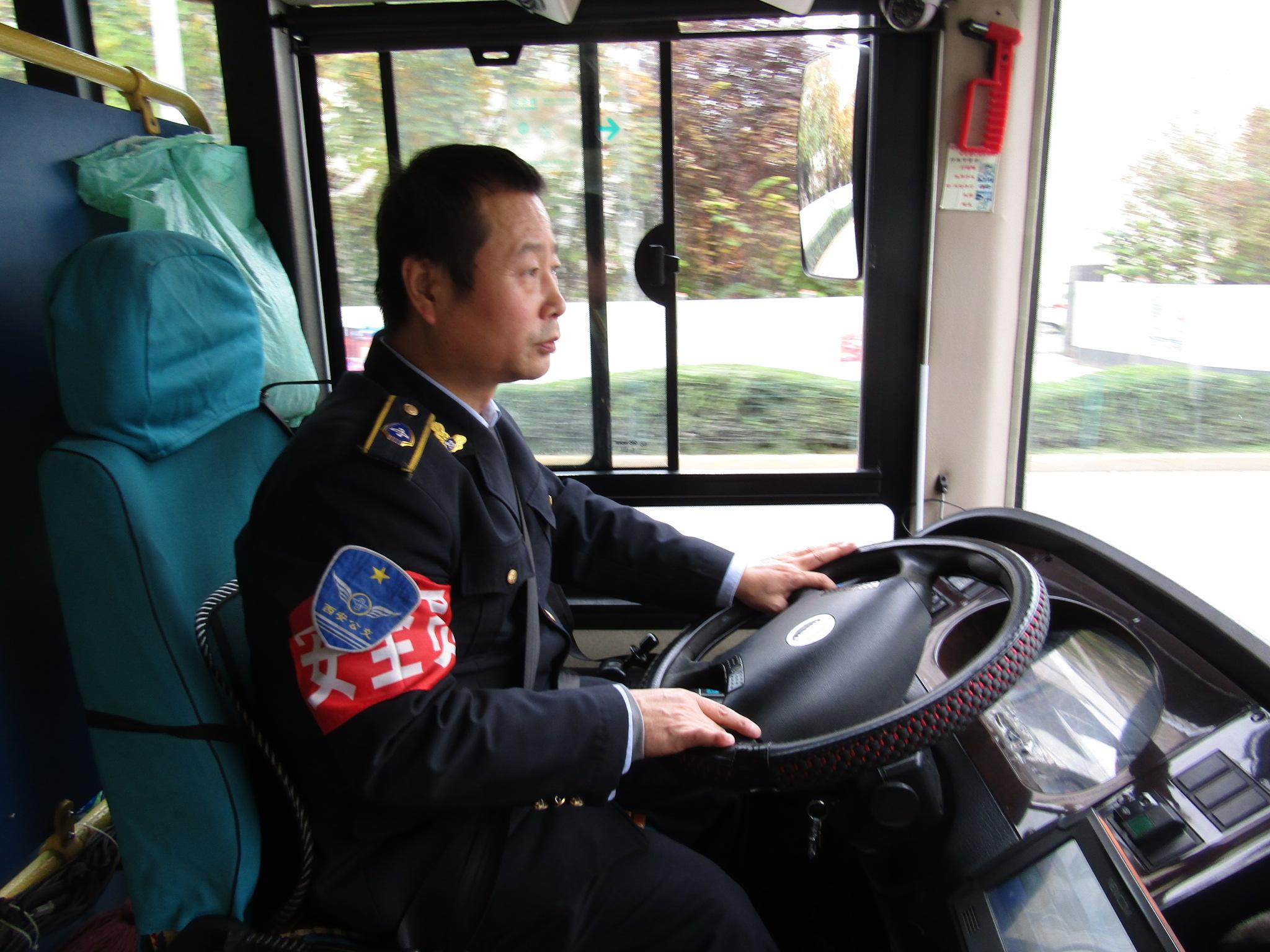 西安公交车司机照片图片