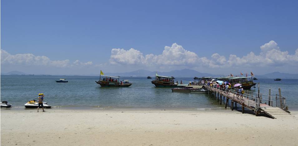 紅海灣南澳半島旅遊區夏該景風位於遮浪島東側,相傳觀世音在此地得度