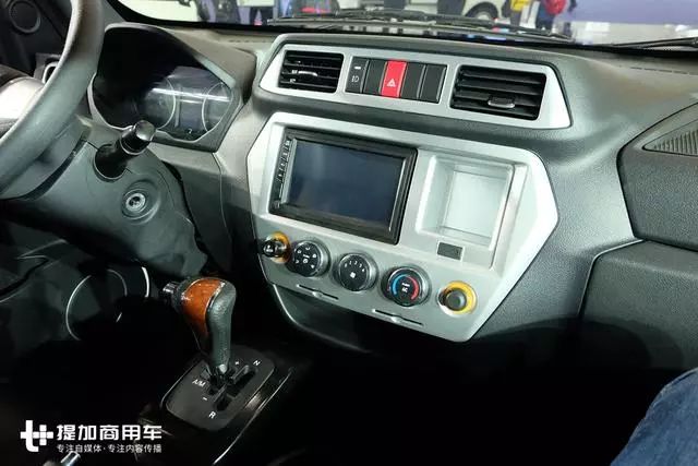 自動擋跑車轎車理念設計這款雙排座小貨車顛覆您對微卡認知