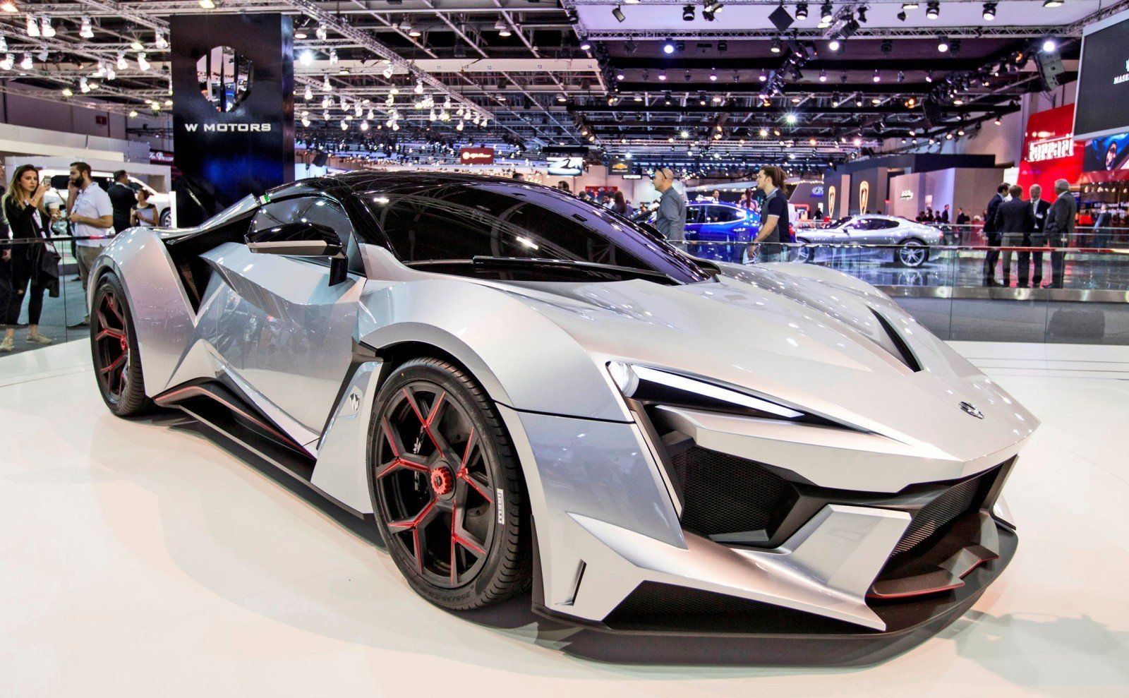 no3:fenyr supersport,售價6680萬的萊肯第二代車型.