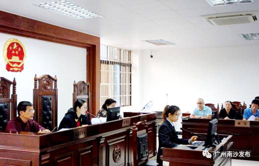 庭审中,刘朝阳副区长与行政相对人面对面进行交流,正面回应对方诉求
