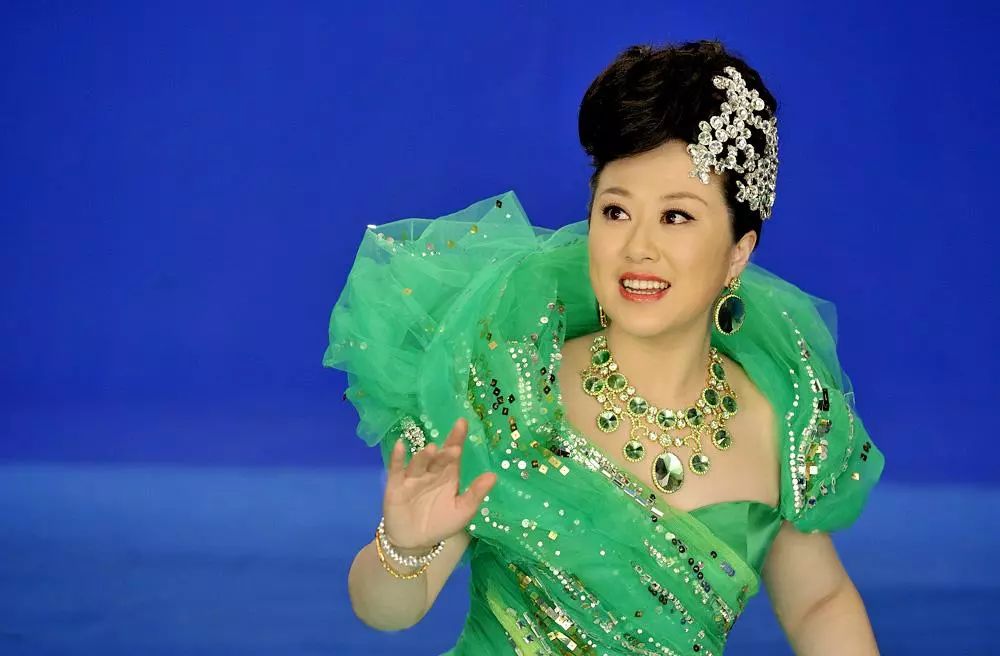 中国50岁以上的女歌手图片