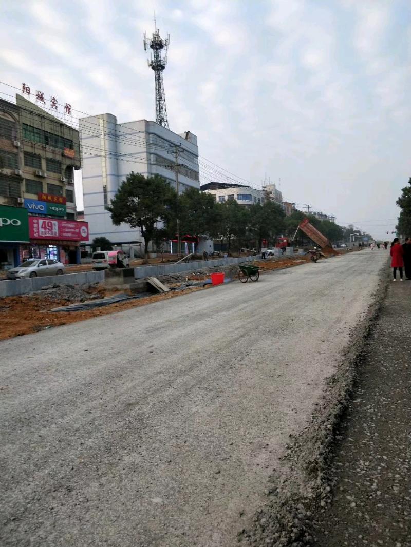 祁陽縣城主幹道浯溪路,日前開始鋪路基