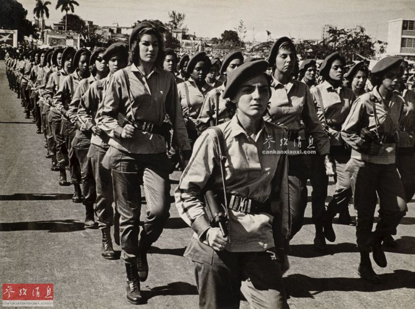 图为历史上的古巴陆军女兵.