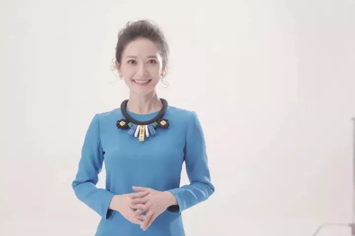 一槌定音的主持人图片