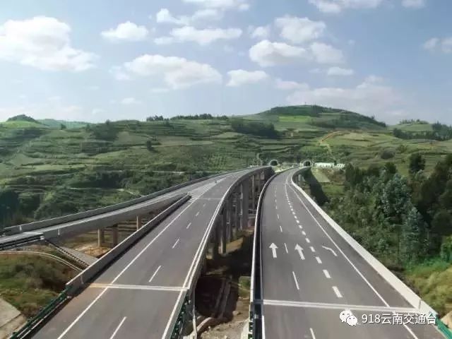 终点于与规划的丘北砚山高速公路(炭房收费站)相接