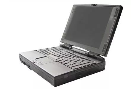 1996年,联想昭阳系列推出了国内第一台笔记本电脑s5100,这款产品是