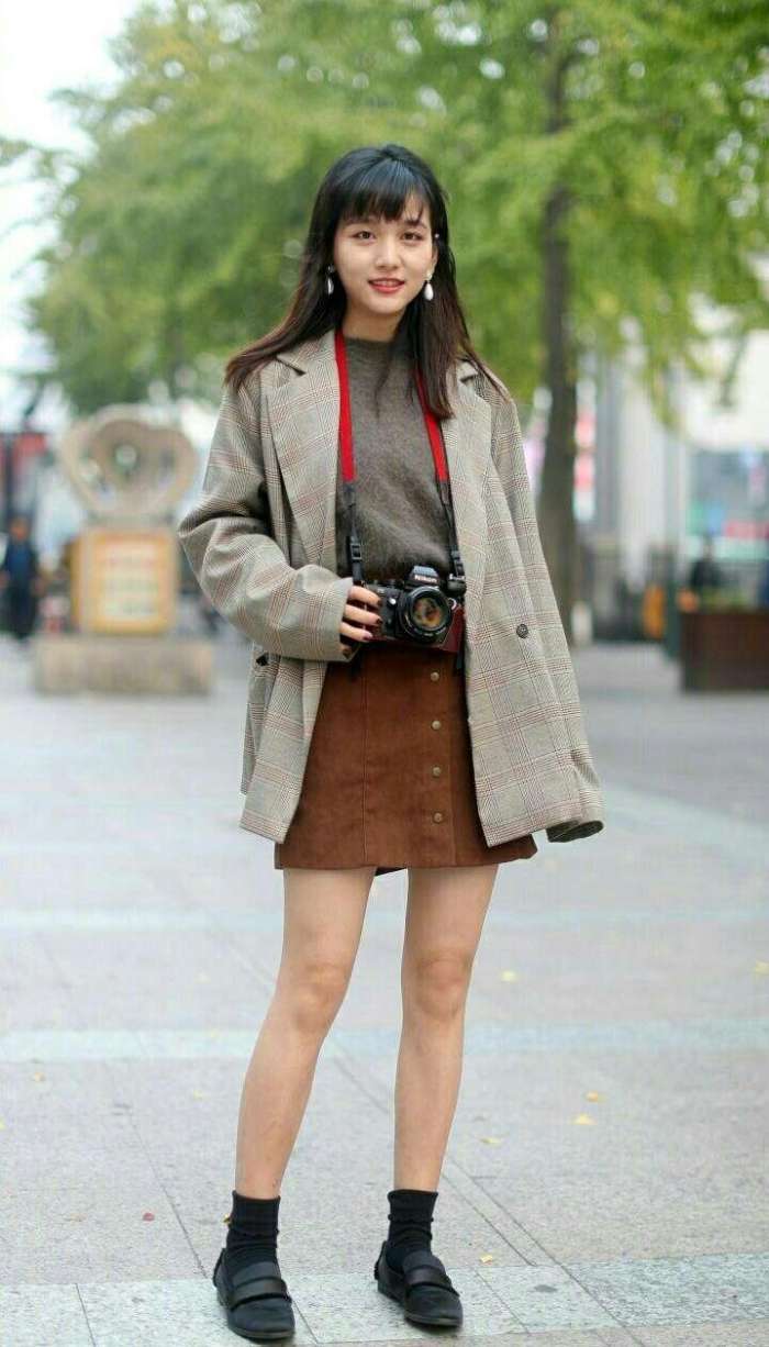 11月份杭州街拍美女,有靴子有腿还要裤子干嘛?