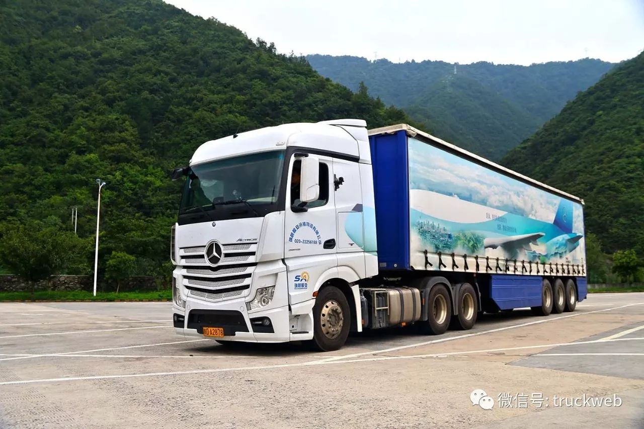 星的光芒重庆至西安体验奔驰newactros2645牵引车