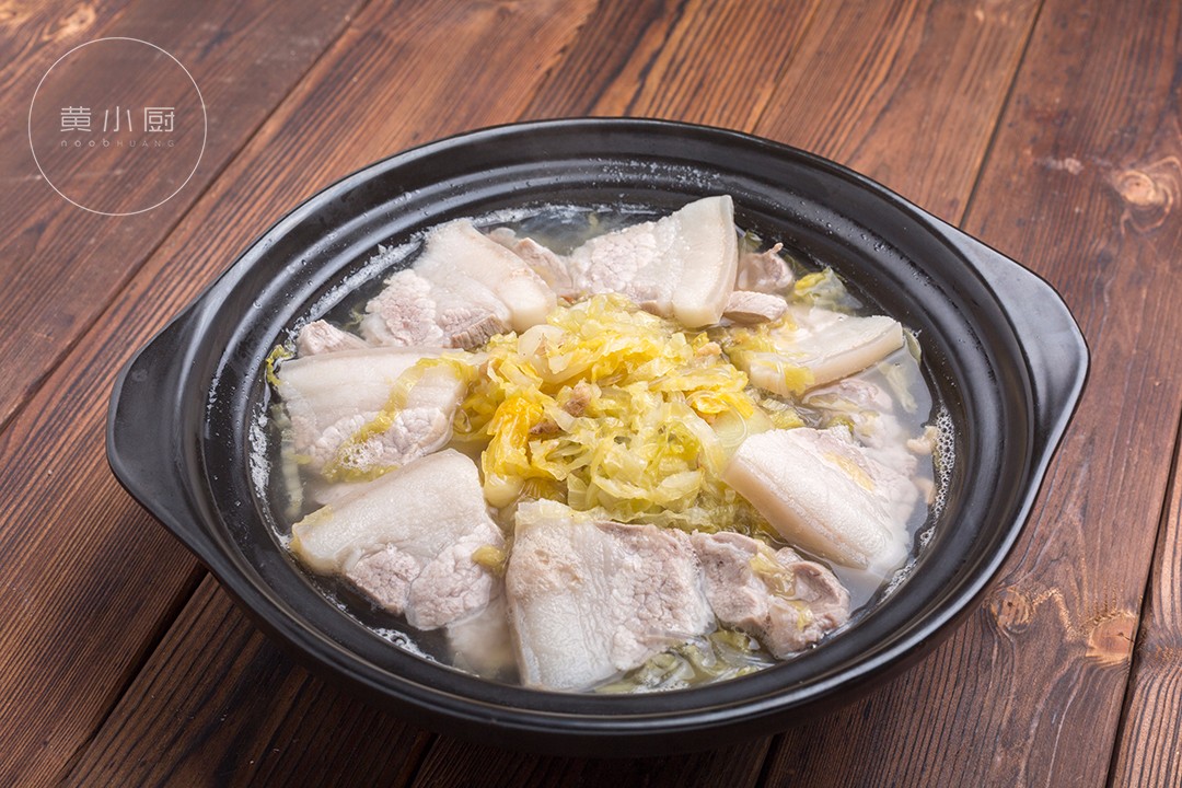 砂锅酸菜五花肉的做法图片