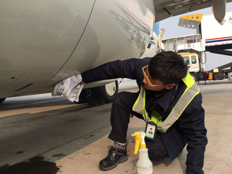 設置短停飛機清潔工具箱飛機外表清潔力度升級