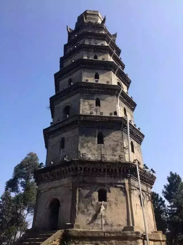 宜宾市最高的山峰图片