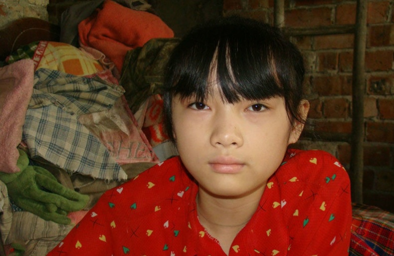 农村女娃十三岁图片