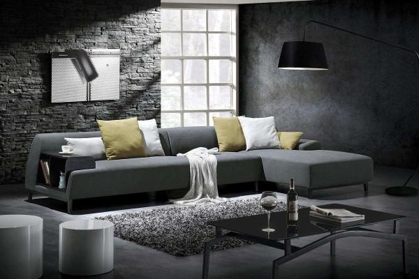 灰色墙面,灰色沙发和地毯,搭配黑色个性台灯和时尚客厅桌,原本看着
