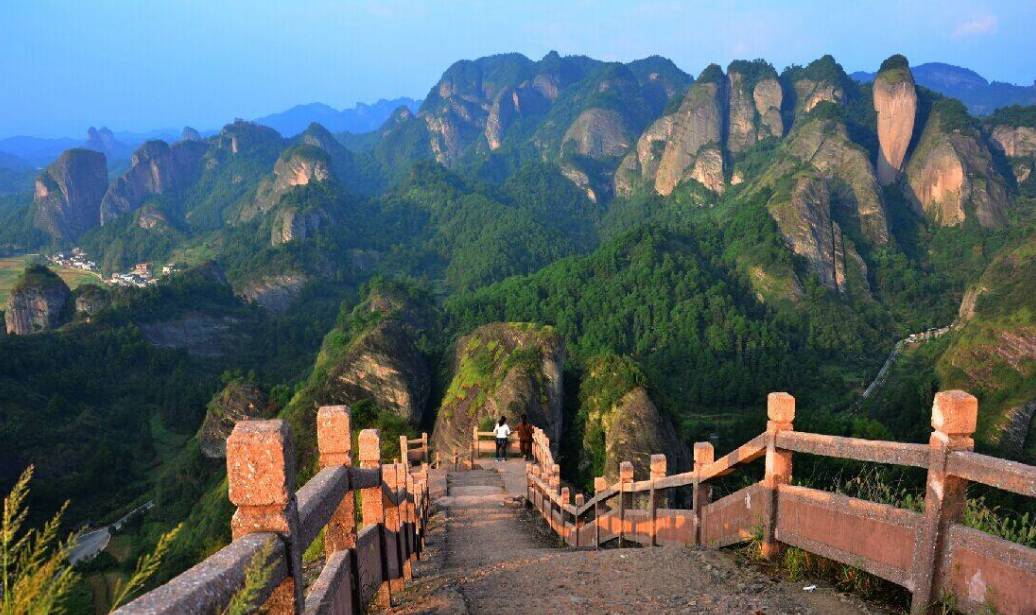 在此期間,遊客遊覽崀山b線門票(含八角寨,天一巷,辣椒峰,紫霞峒)四大