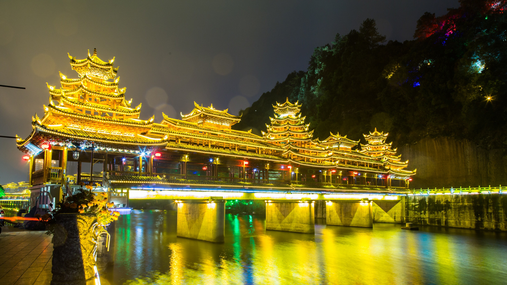 这座小城被誉为风雨桥之乡,媲美程阳风雨桥