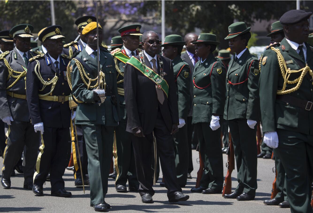 津巴布韦军队开进首都 接管国家电视台