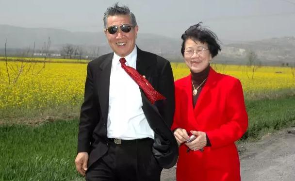 华人神探李昌钰与妻子相爱56年走哪都带着