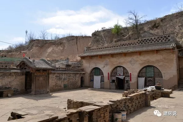 窑洞,是黄土高原上居民的传统居所形式之一,广泛分布于山西,陕西,河南