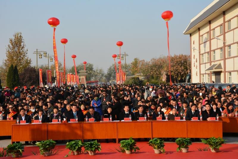 活动现场图片献县人大副主任刘凤芝讲话献王集团董事长王占芳致辞领导