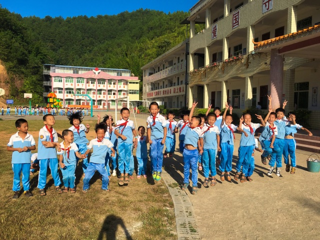 广东省梅州市大埔县大东镇中心小学钟志豪老师19